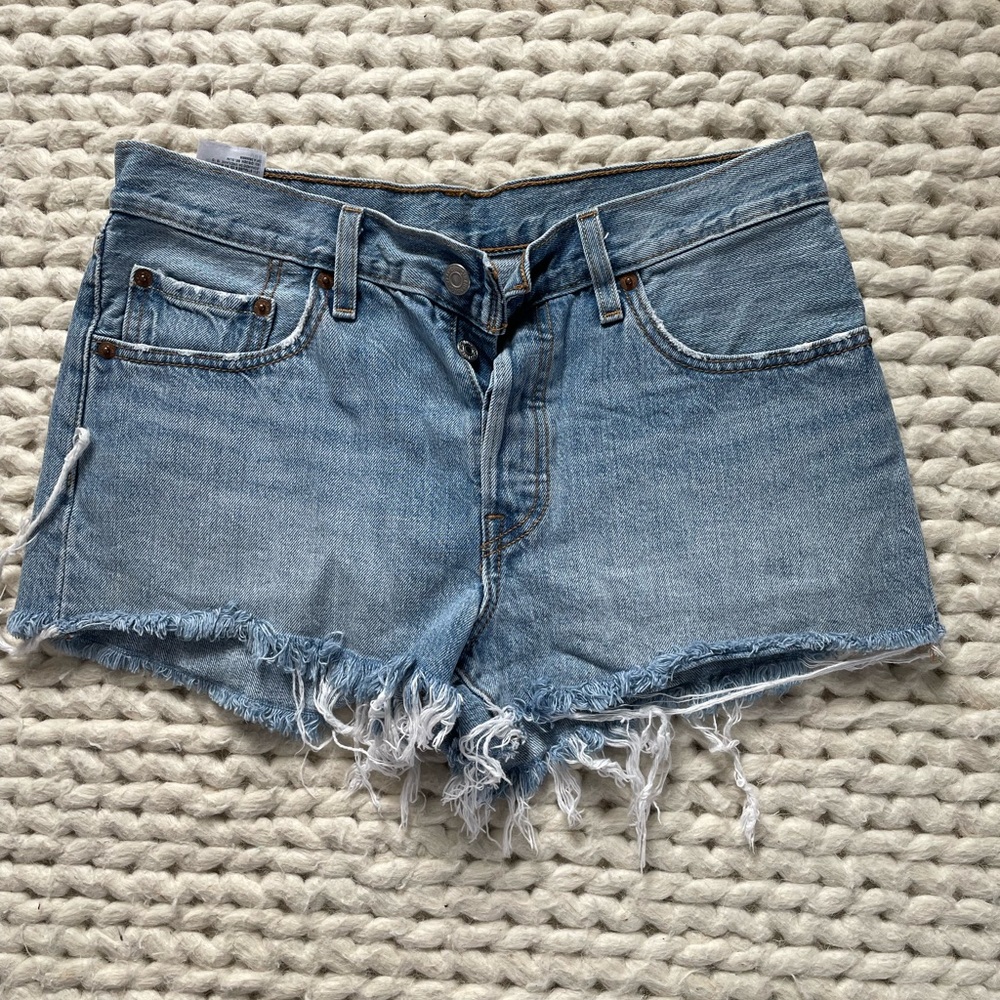 LEVI 501 cutoff shorts